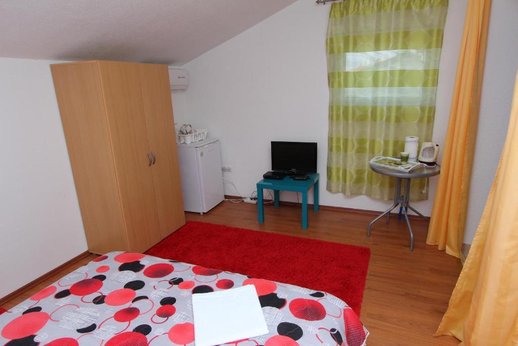 Guest house And Sally