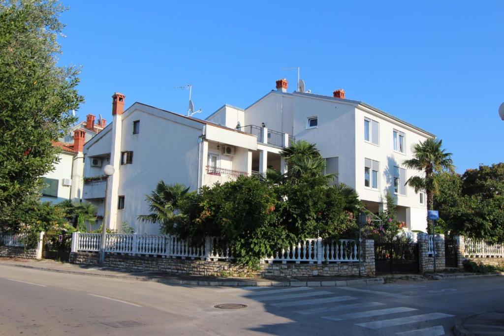 Guest house And Sally